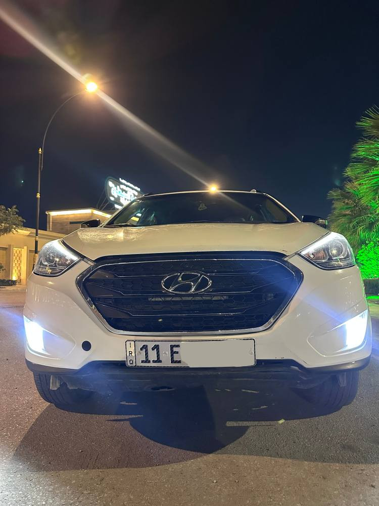 السلام عليكم توسان موديل 2015وارد خليجي
‏2000 دوش
‏تبريد قطعتين 
‏السيارة مصبوغة عام 
‏كير ومحرك وشاصي مكفول 
‏رقم انكليزي 11 بغداد 
‏شاشة وتحكم ستيرن 
‏ويل اسود 
‏ماشية 155 وقابل للزيادة
السيارة بسمي وتحويل مباشر 
سنوية لل2028 والهزة جديدة 
‏المكان كربلاء حي الموظفين  
‏السيارة خير من الله جاهزة ما عايزهه شي 
‏السعر 118 وبيهه مجال تجي تشوفهه وعيوني الك
‏متواجد من ال4 العصر لل12 
*********** كربلاء, العراق
