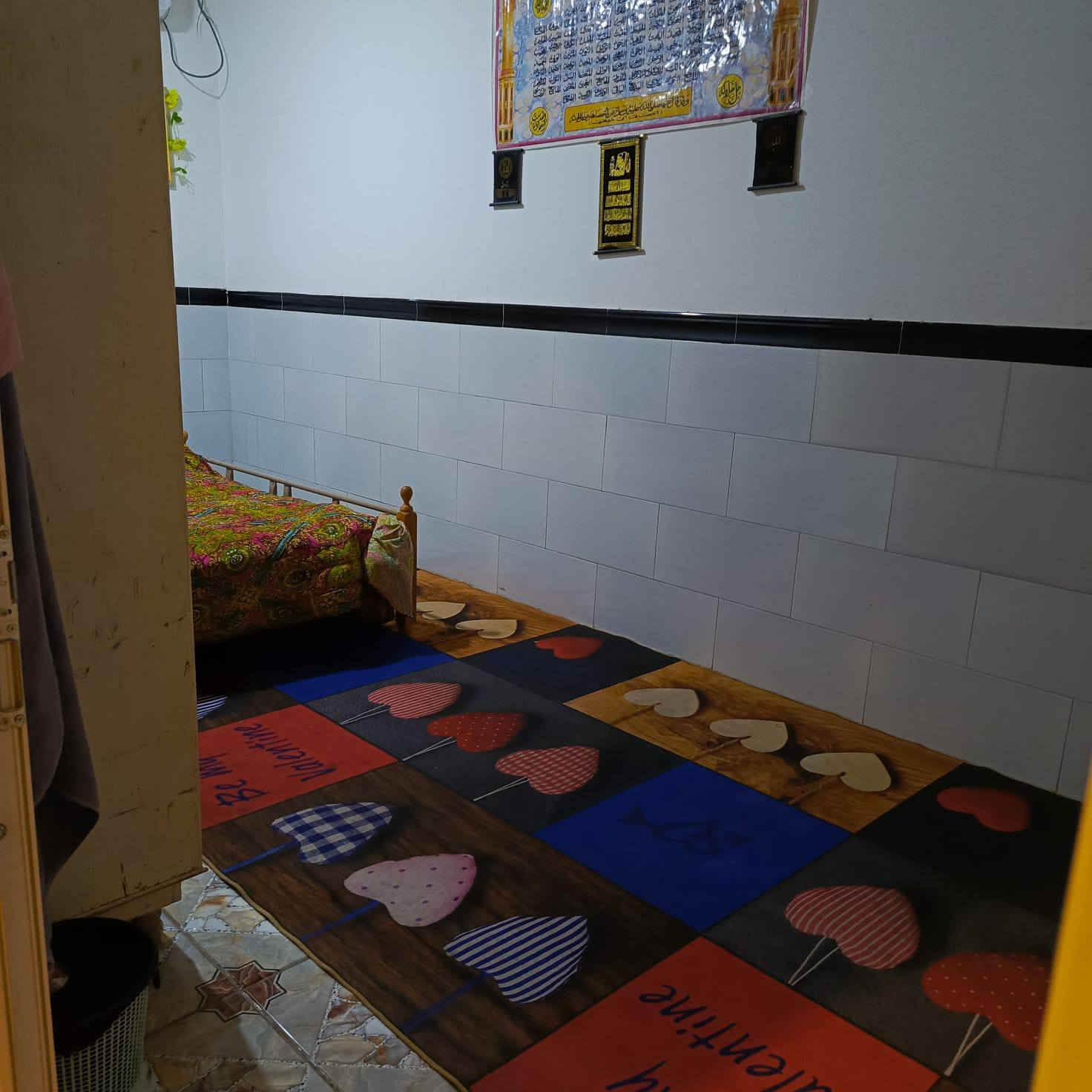 بيت طابو زراعي باسم عراقي بيت موقعه كلش راقي وعلى شارع تبليط ويصير ثاني بيت عن الشارع الرئيسي السايدين مساحة 200 متر يحتوي على محل وصحيات داخليه وخارجيه وكراج لسياره ويحتوي على مطبخ واستقبال وصاله و 4 غرف نوم 3 جوه وحده فوك السكف كونكريت مسلح ايزوكام بيت ركن على شارعين العنوان بصره ابو الخصيب حي العسكري السعر 100 وقابل للتفاوض للاستفسار ***********
