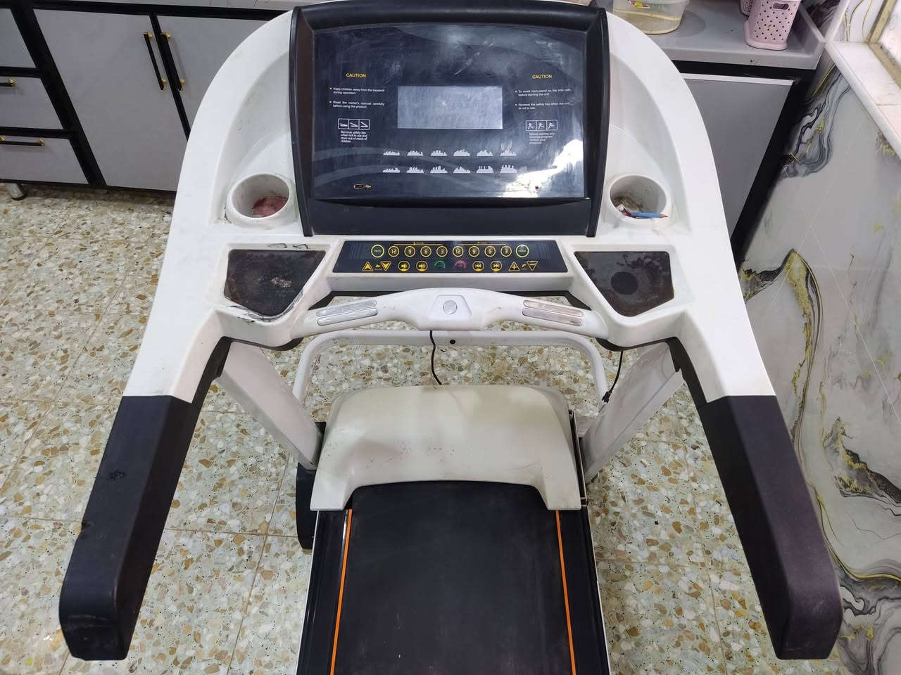 سلام عليكم جهاز جري للبيع جبلي هزاز يحمل وزن 200 حقيقي فقط ماطور القايش محترك السعر 120 وبي مجال المكان نجف حولي الستفسار ***********
