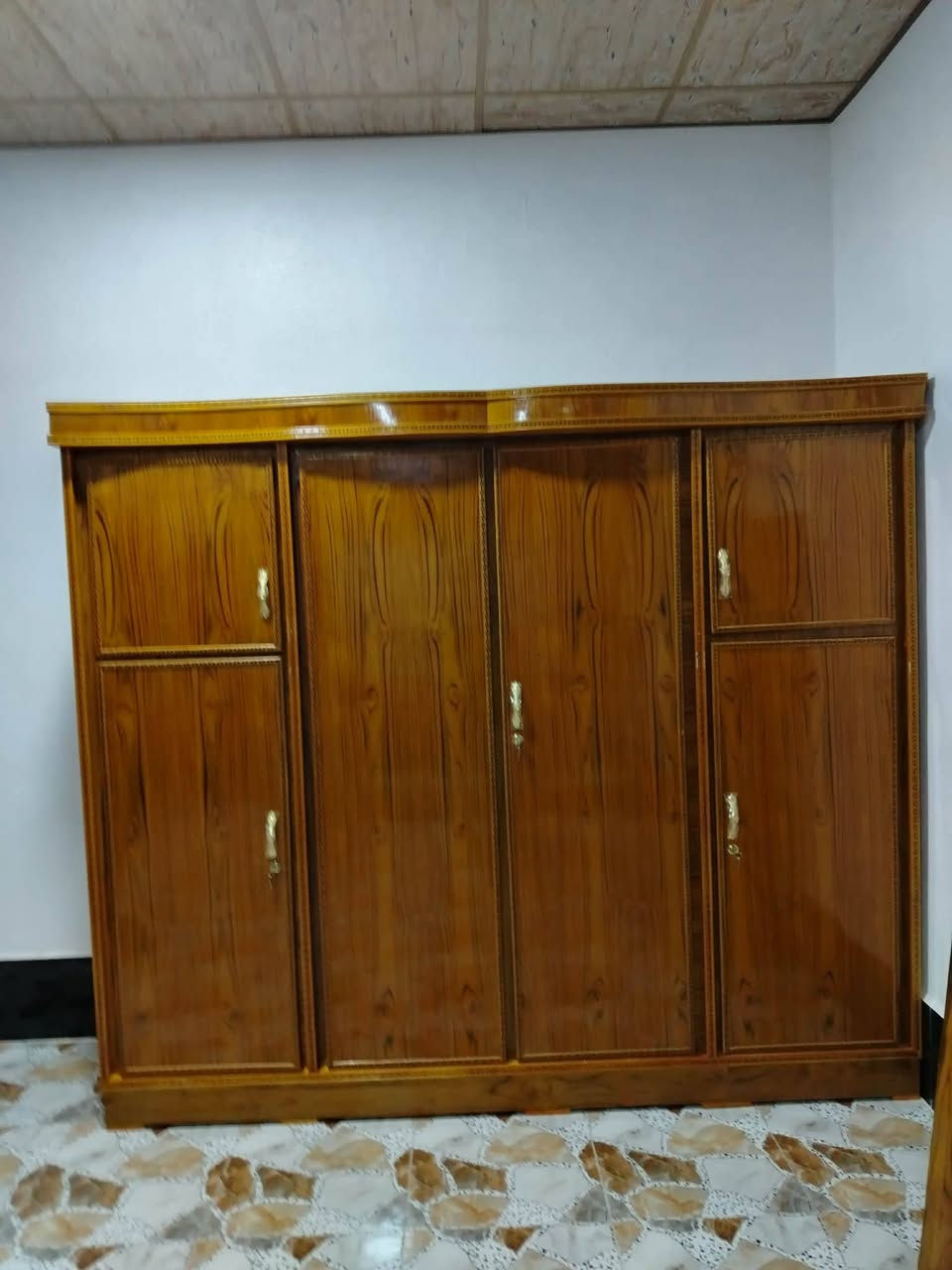 يوجد كناتير للبيع بأسعار مناسبه
اربع ابواب جديد الاستفسار على هاذه الرقم ***********بي واتساب
