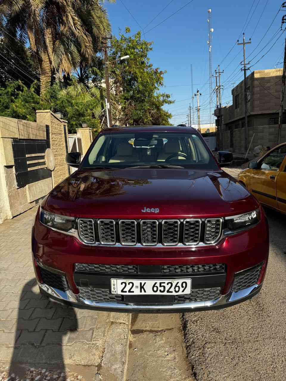 جيب  كراند شيروكي لمتد L .
الشكل الجديد كليا   7   راكب.
الموديل : 2021 . (خليجي) وكالة هارلم
المحرك : V6.  3.6L .
العداد :  65 الف كيلو .
السيارة بيه طخة بسيطة بين باب السايق والباب الخلفي بسيطة جدا والباب والجاملغ الخلفي ماعداها سيارة جديدة على وضع الشركة
المواصفات :
دفع رباعي 4x4 .
رادار امامي مع مانع تصادم .
تحذير الخروج عن المسار .
تحذير النقطة عمياء  .
ويل قياس 20 انج .
سقف بانوراما .
*دشبول دجتل مع شاشه بمواصفات عاليه
شاشه كبيرة 10.1 انج .
نظام الخرائط (GPS) .
كاميرا داخلية محيطيه  360 درجه  .
كاميرا خلفية .
المصابيح الأمامية زنون .
كشافات الضباب زنون .
تشغيل عن بعد .
صندوق كهربائي .
*شفتات بالستيرن.
*الگير ماوس مع وضعيات قياده متعدده.
مقصورة الركاب من الجلد الفاخر .
*تطعيم الدشبول والابواب صاج ملكي.
حفظ وضعيات الجلوس (ميموري) .
المقاعد الأمامية كهربائية .
المقاعد الأمامية تبريد وتدفئة .
المقاعد الخلفية تدفئة .
*سايد بريك بصمه.
*فول تحكمات ستيرن امامي خلفي.
*عشره  ايرباك بالدشبول ولتكم ولكراسي
سستم صوت Alpine .
انارة داخلية LED .
حساسات خلفية .
7 راكب .
مكيف خلفي مع وحدة تحكم منفصلة .
تدفئة ستيرن .
مرايا متحسسه للضوء العالي .
مانع تصادم خلفي .
بلوتوث تلفون .
محدد سرعة .
نظام التشغيل والاطفاء الاوتوماتيكي ( Auto Start System ) .
نظام بريك اوتماتيكي ( Auto Break System ) .
*وبقية المواصفات المعروفه
مكان السياره بلديات
الرقم ***********
