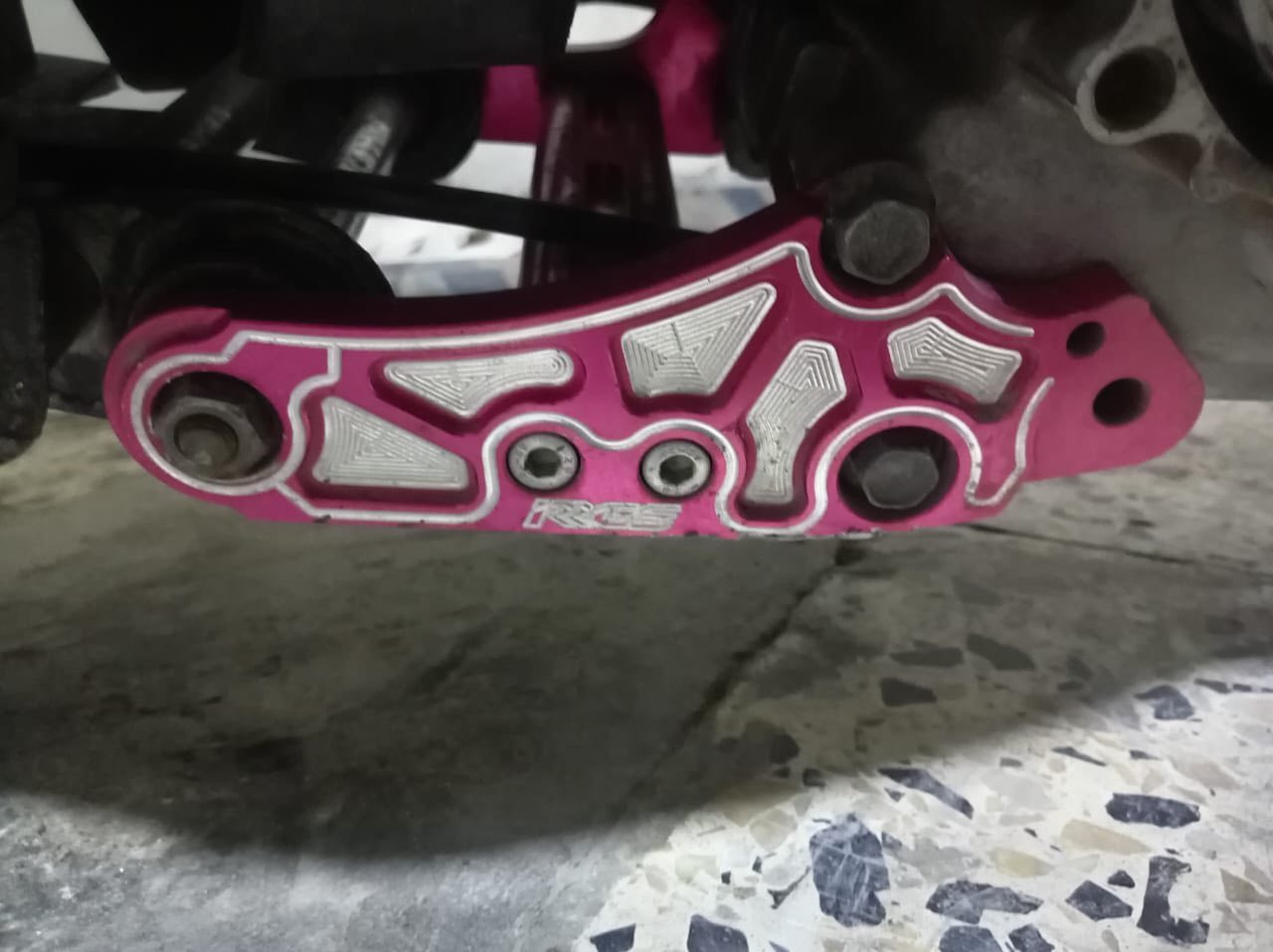 باي وقت شغل سلف واطلع بس الدراجه يحتاج لها غسله. 
ماكس سعد بلاديه دراجه كامله بها صدر وبيها دبل خلفي وبيها كلتشات وبيها شيال وبيها ستان صفح. مراوس او بيع بايراني حديث بغداد الدوره تفاصيل اكثر خاص ملاحظه صالنسا اف ام مو صدمي***********
