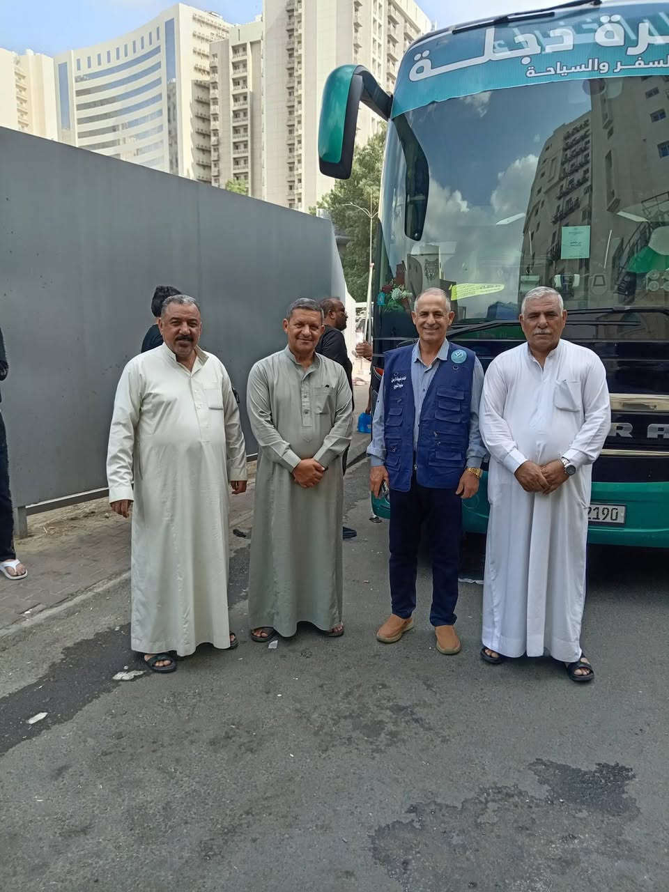 الحمد لله رب العالمين. بعد أن وفقنا الله ورزقنا الله عمرة شهر رجب غادر معتمري شركتنا الديار المقدسه متوجهين إلى أرض الوطن نسأل الله قبول طاعتهم وعمرتهم وسلامه الوصول لهم
1/12/2026
مستمرين باستلام جوازات رحلة البر والطيران لعمرة شهر شعبان التي تصادف مع العطله الربيعيه لنصف السنه
***********
*********** 

خادم ضيوف الرحمان لهذه الرحله ابو علي الشجيري
