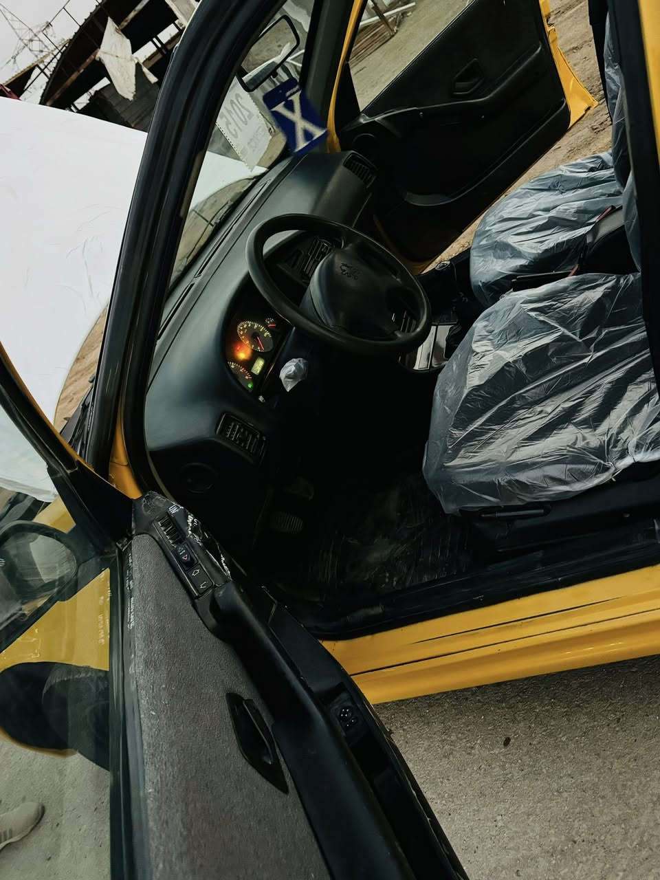 سلام عليكم بيجو بارص موديل 2015السياره كفاله بس بارد بجملغ المامي مكينه كير حداديه جديده تخم تاير رقم بغداد نكليزي مصفره هيه وغرامات  ماعيزه برغي  يعني سياره جديده كلش  مكان السياره كربلاء طوريج  السعر 43 )(***********
