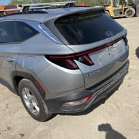 سياره توسان   مواصفات sel  سياره موديل 23  ماشيه 26 الف ميل  جنطه كهرب...