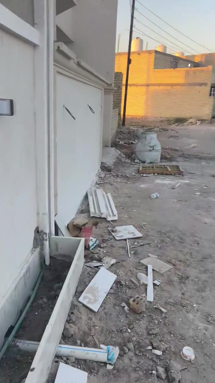السلام عليكم بيت 50متر طابو سند 25الدوره هورجب خلف افران الزيتون بيت جاهز للسكن خدمات كامله ماء كهرباء نت ضوئ تحويل شركه للستفسار التصال على ***********
