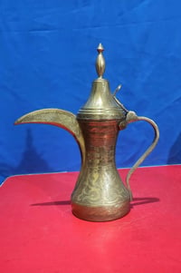 دلة نحاس • ٣٣ سم • صنع سوري
