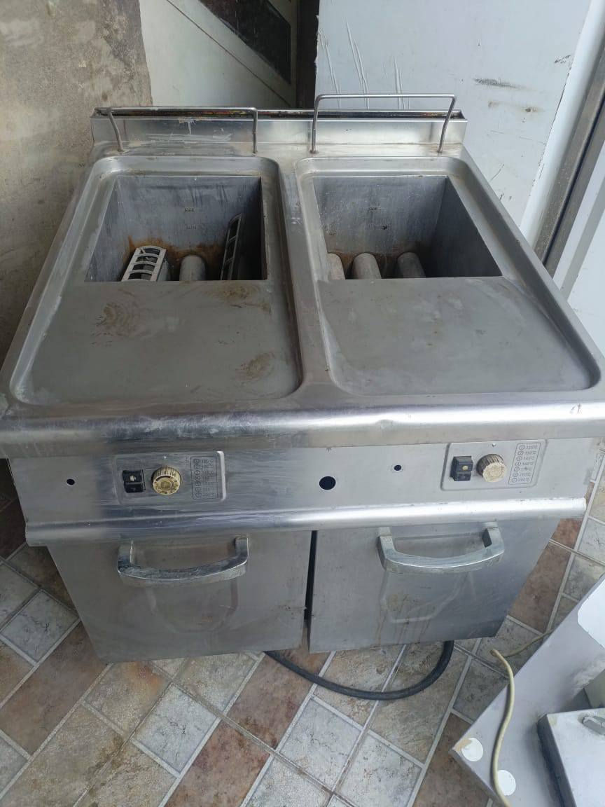 غراض مطعم البيع اتصال على الرقم ***********
