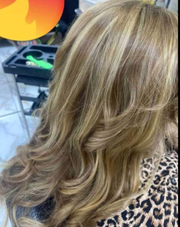 سلام عليكم بنات عروض رمضان  استغلوها حبيباتي ♥😍

صبغ شعر 10  
صبغ وتخصيل  30 
سحب وصبغ  30
تاتو مايكروا جلسة 25 
تاتو فيبروز 25 
مسح تاتو 25
توريد شفة 15 
رموش كاملة 25 
رموش طرفية 15 
مكياج مناسبات خفيف 15 
مكياج فخم 20 
تسريحة ومكياج 25 
عرس وحنة 150 
خطوبة او مهر 50 
تسريح شعر 30 

رقم الحجز واتس  : 
*********** 
***********
