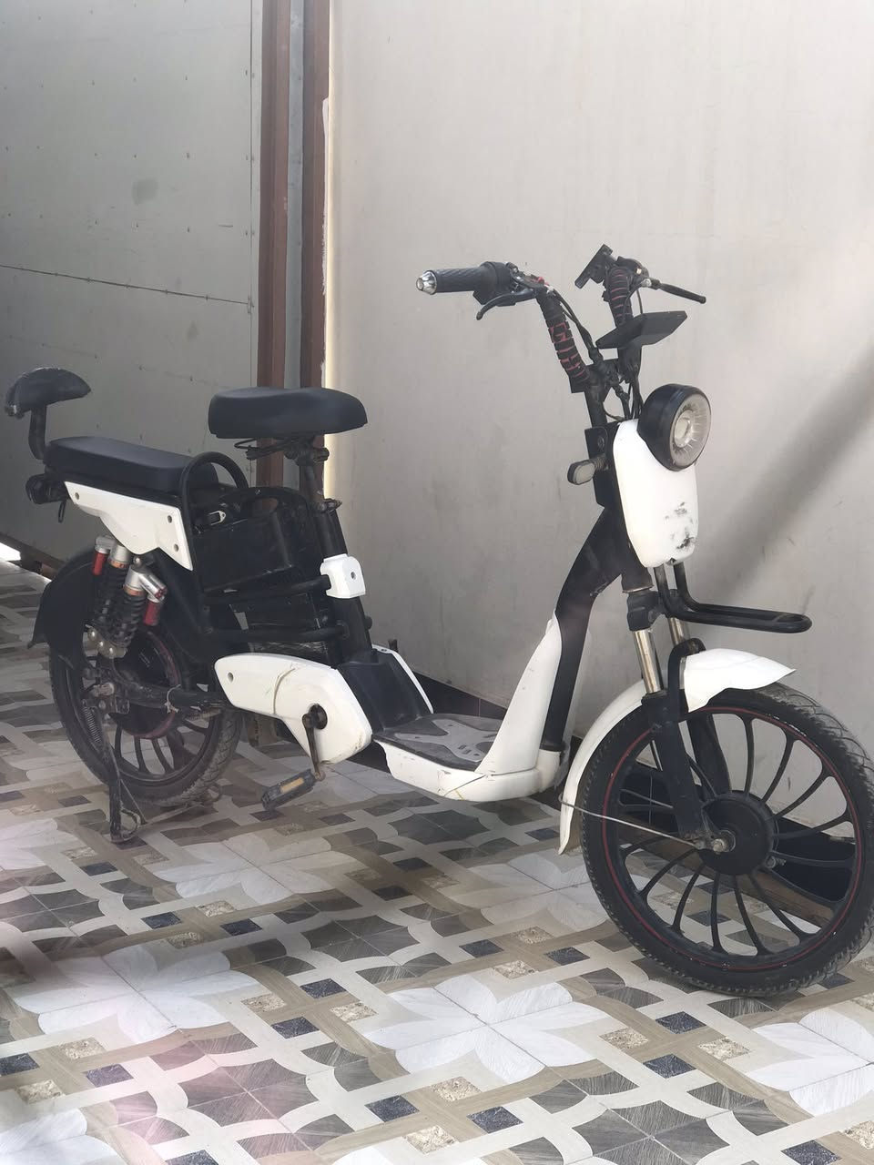 السلام عليكم بايسكل شحن للبيع موديل ٢٠٢٤ كله كامل بطاريات ام الولد قفل شهر من بدلتهن سعره  ٢٥٠ بي مجال التواصل خاص او على رقمي *********** مكاني بعقوبه العباره
