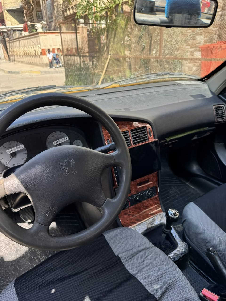 📍بدون حادث وبدون تبديل قطعه بس الدعاميه الاماميه نكسر الابلاجكتور واني بدلتها والشباك تعبان القديمات عندي 
📍بيها بس ذني الشخوط والرصعه وموضحهن بالصور 
📍سنويه جديده السنويه باسمنه تحويل شوكت يعجبك 
📍هزه جديده
📍ارقام انكليزي جديده
📍السياره بيها سلف جديد 
📍وكلج كوري بالجيس توه مشدود بعده ما مقسم وياه قمجي كلج طبي
📍باتري جديد
📍لايتات ثلجي 
📍وبيها شاشه اصليه وسماعات ياباني تخم كامل  

📍📍📍السياره مكينتها تبخر من الصلنصه بس تمشي وطبيعي وكل صوت ما بيها ابيع كايمه

📍📍ب٤٥ وبيها مجال بسيط 
مكاني الشعله 
***********
‭٠٧٧٣ ١٢٩ ٩٦٤٢‬
