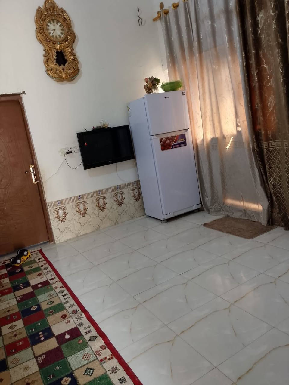 بيت للبيع. مساحه 100م
البيت جاهز  بيه نواقص بصيطه جدا 
المكان الحولي  في منتصف حي راجي 
للاستفسار.… ***********

