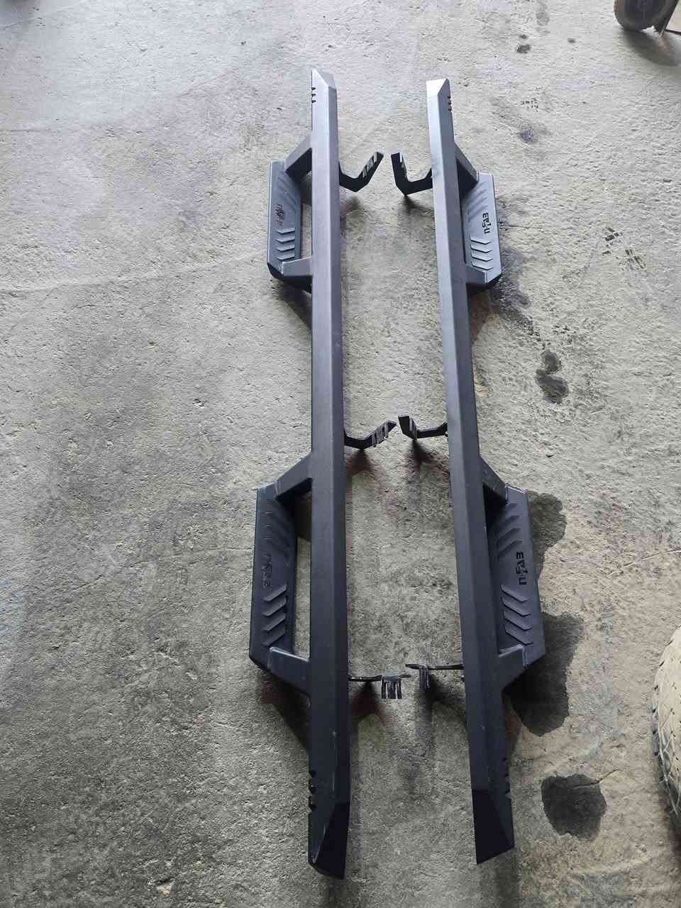 دؤس نيسان فرونتير تجاري  موديل 2022. 2025. العنوان البصره الزبير صناعيه الجديده ***********
