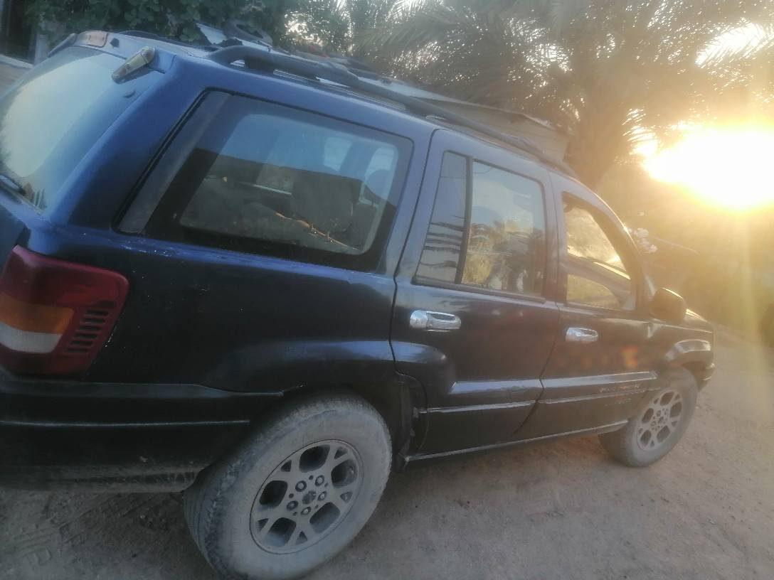 جيب شيروكي موديل ٢٠٠٠ مكفول من كلشي 
ما عدا التبريد يحتاج غاز  مكينه كير حداديه ٧٠ بالميه  رقم بغداد بسمي شرط التحويل رقم مميز  موجوده السياره بالبصره النشوه الدير *********** بيع مستعجل كلش البصرة, العراق

