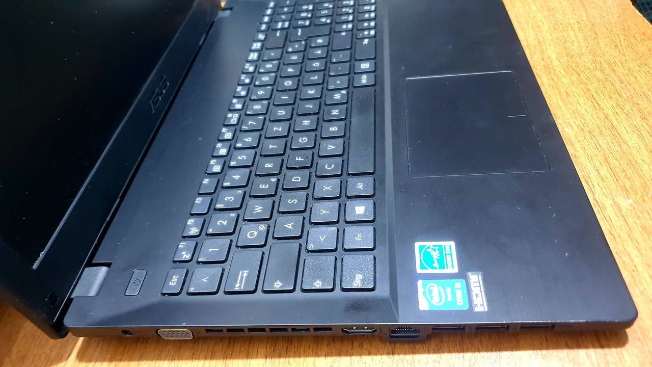 ASUS core i3 الجيل الخامس 
الرام 8G الهارد 120ssd 
حجم الشاشة 15.6 
النظافة 100% البطارية جديدة
مناسبة للمنصات الدراسية 
والمكاتب وتصفح الانترنيت
السعر 165 الف المكان بعقوبة


**إذا كنت صاحب هذا الإعلان وتريد حذفه لأي سبب، رجاءا أرسل رسالة إلى الدعم الفني**
