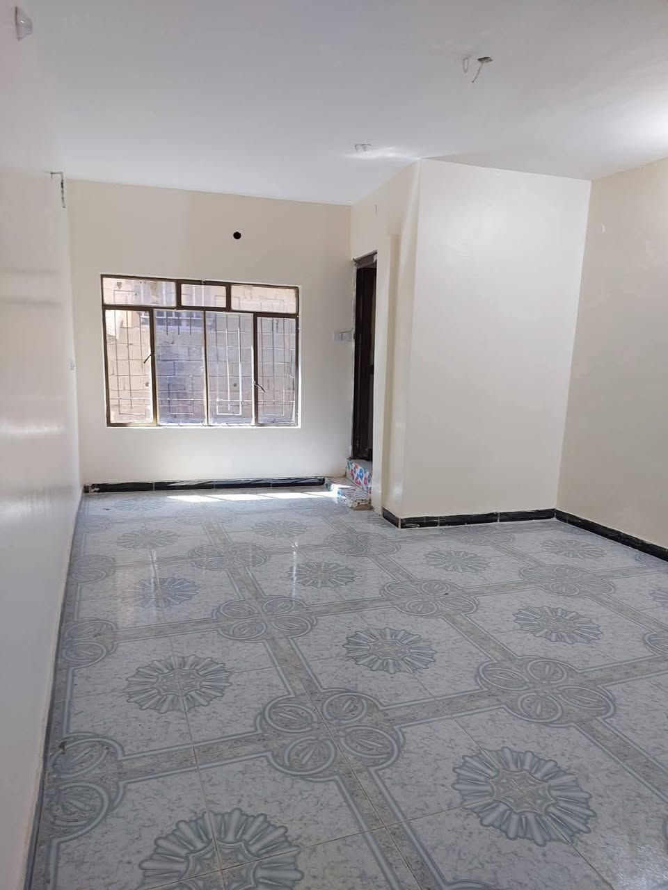 دار طابو للبيع في الزعفرانية يتكون من طابقين الطابق الاول صاله كبيره وغرفتين وحمامات ثلاثه وخدمات وصاله في الطابق الثاني البناء كونكريت مسلح المساحة 110متر العنوان شارع المعهد قرب مدارس الرازي الاهليه للأستفسار *********** ابو حيدر متوفر واتساب
