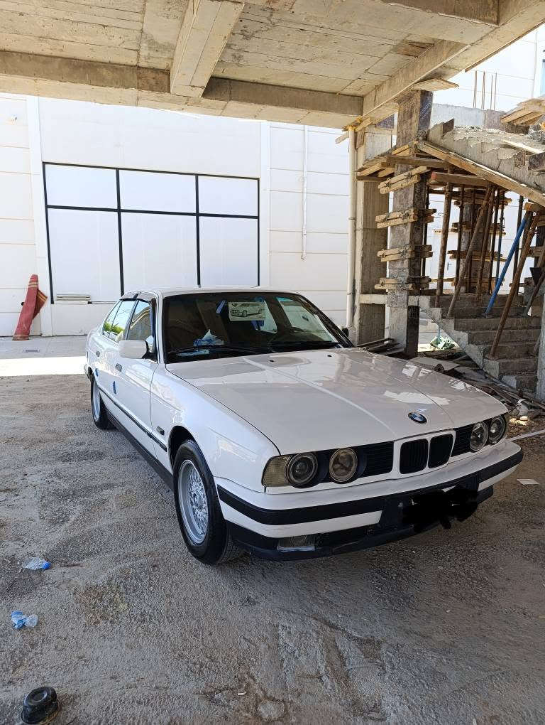 سه ره تا به ناوي خواي گه وره
ئه م BMW  بؤ فرؤشتن 
1991
525 عادي حيزام سبوخ لؤ جواني 

پيشوو پشتي كه پسه بي ليدران 

ارم بلاستيك هه وليره به شه رتي ارموو اوليات و موو سوو براوه ش به شه رت دوو جام كاره با ناو خورفه ي زؤر جوانه ته بريد له سلؤري پيكه به شه رت چوار تاييه و ويلي نويي پيشتوو پشتيم تازه داگرتوه زؤر توندوو تؤله سه ياره ي ماله هي مه عره ز نيه هه موو شتي به شه رت ته قه و 100 دؤلار ببره سلايت نيه 

تكاييه مشته ري ني سه ري خؤتوو منيش مه هيشينه گؤرينه وه ي ناكه
 م ... له هه وليرم... *********** وه تساپي له سه ره 

ادميني گول وه ري گره . أربيل, العراق
