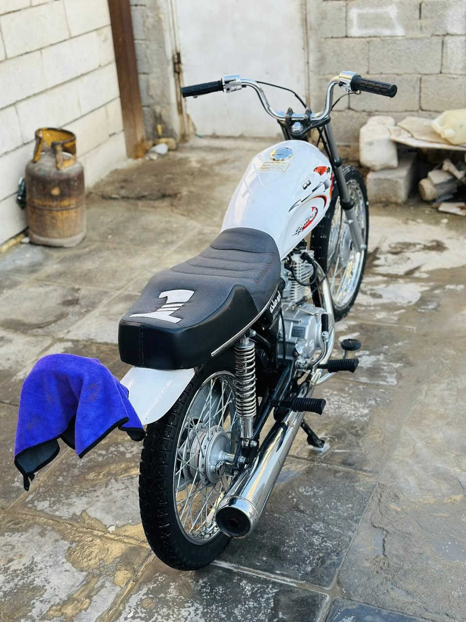 سلام عليكم دراجه للبيع كلك المكينه ما مفتوحه مكان ناصرية مركز (***********)
