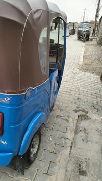 تكتك نضيفه كامله ماعوزهه شي رقم وسنويه إنجليزي بسمي لا تنقيص ولا تبخير...