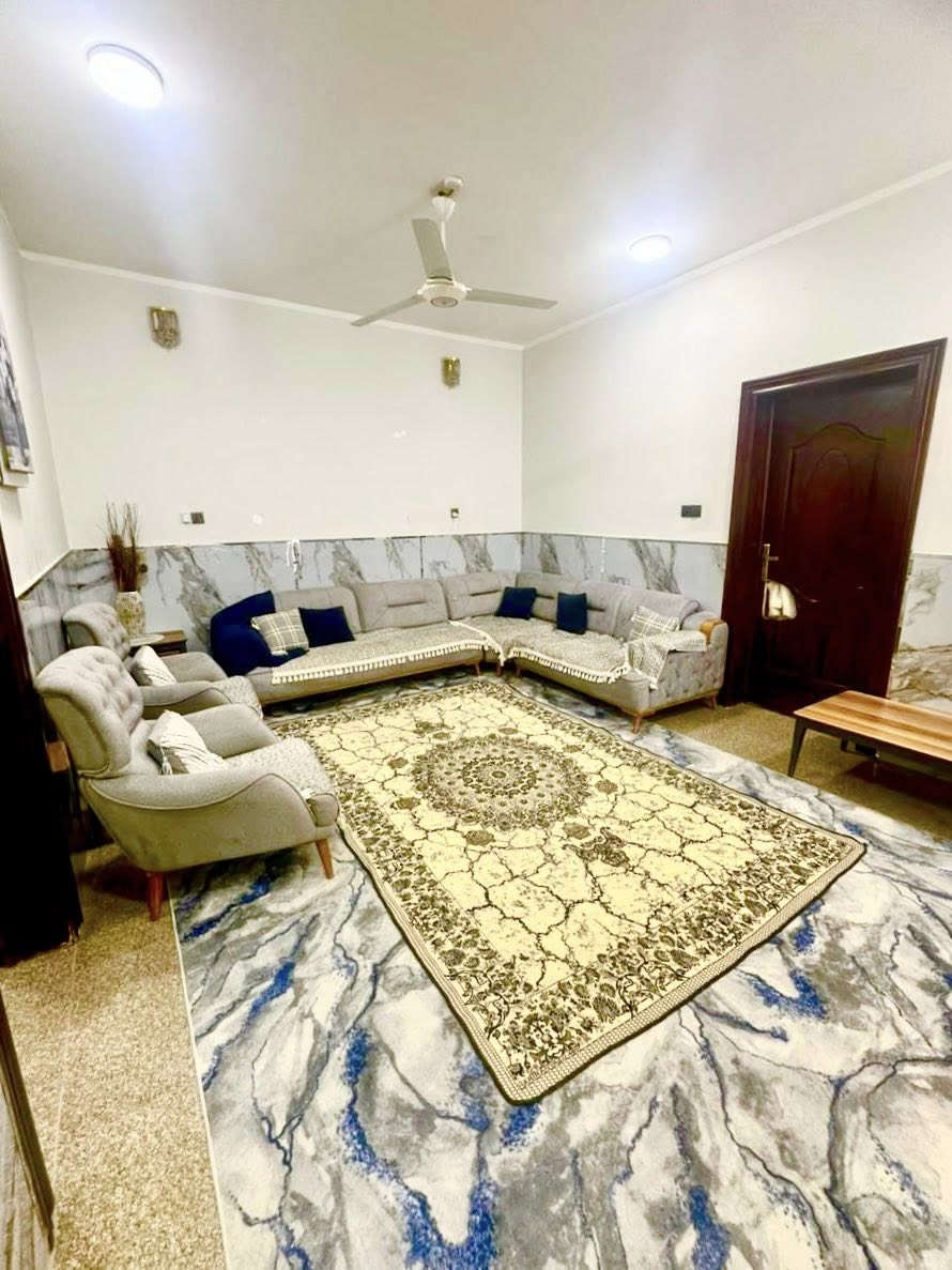 #إعلان رقم (197)
               
//دار للبيع المكان مجمع الدوح السكني   //

  #التفاصيل
الدار يباع بالنقد غير مطلوب حر 

                       
                         الدار طابقين
يحتوي الدور الارضي  _ غرفتين + صالة + استقبال + مطبخ + صحيات  داخلية وخارجية     + كراج يتسع سيارة 

الدور الاول يحتوي على _ غرفتين نوم + صالة
           

                     المساحة_ 200 _ م              
                                                                            
#الاستفسار اكثر مراجعة مكتبنا او مراسلة الصفحة او الاتصال على الرقم ادناه 

#العراق _ السماوة _حي العسكري _ قرب جامع الامام علي (ع)

#رقم المكتب_ ***********_سيد ولاء
                         _ *********** _ابو حسين                                                  
 
              #الخارطة للاستثمار العقاري #
                         _خدمات عقارية_
