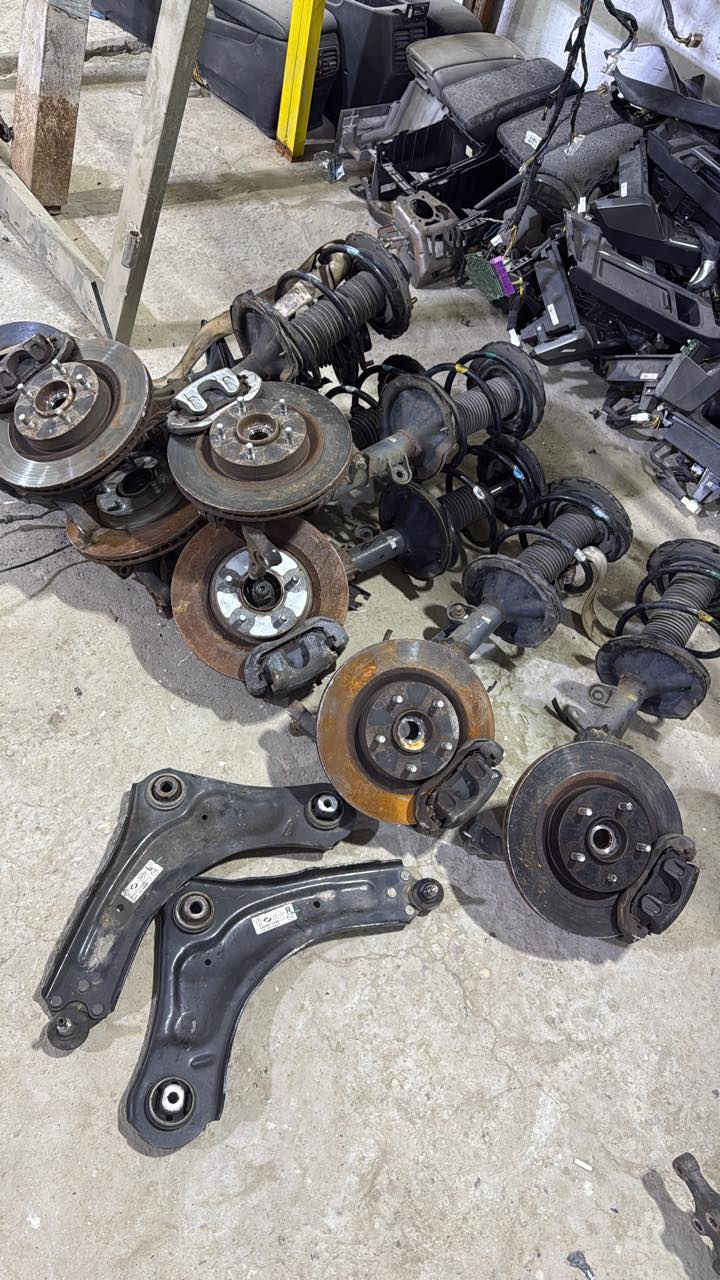 السلام عليكم
صطاب كامل رينو سافران 
الديوانية شارع الاسكان 
مجمع ضرغام الحلاوي 
***********
