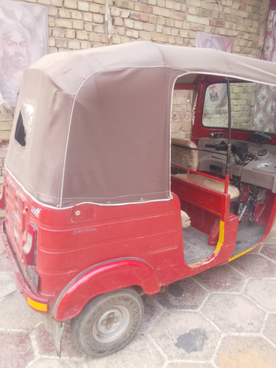 تكتك 18الشهر 9 رقم وسنويه  مجفته لاتنقيص ولاتبخير  عوزه بس كهربائيات  
وتخم تايرات وكبل لشارع   
السعر نهايته 5 مليون و350
مكاني بغداد 
 ***********
