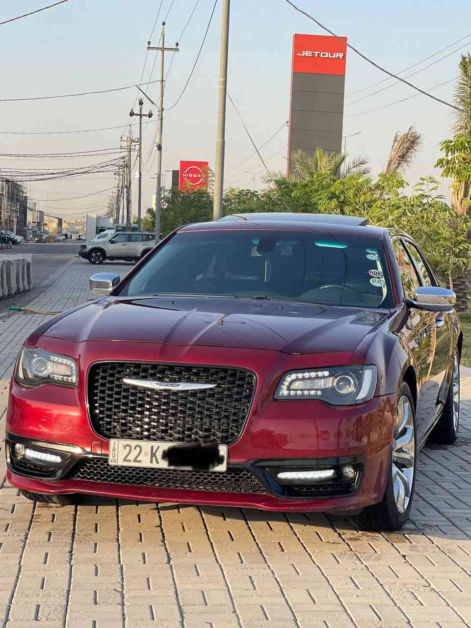 السلام عليكم 
للبيع كرايسلر 300اليميتدد 2019
لون كرزي🍒 
ماشيه 75 الف حقيقي 
 فول المواصفات  . .
 • بانوراما فتحتين 
*ستيرن كهربائي
 *مكينه 3600
*تو ويل 
*خزن ميموري 
*تعتيم المري 
* نقطة عمياء . 
* مري قلاب 
* مصابيح امامية زنون مع LED .   
* شاشه كبيرة مع نظام ملاحة نفكيشن GPS .
* سستم صوت الپاين مع سماعات بريميوم .
* مقصورة الركاب من الجلد الفاخر .  
* مقاعد أمامية كهربائية عدد 2
*مقاعد امامية تدفئة 
* مقاعد خلفية تدفئة . 
* تشغيل عن بعد . 
* تدفئة ستيرن . 
* محدد سرعة . 
* تلفون بلوتوث . 
* كاميرا خلفية .
* مرايا رادار مع ترحيب متحسسة للاضاءة  
* دخول ذكي (بصمة) 
.
رقم اربيل دوالي بسمي تريد مداور تريد وكاله 
((سياره بيه جاملغ خلفي صبغ فقط 
وبنيد وتكمه من أمريكا كلير بدون معجون بدون كلشي 
باقي كفاله))
.
 صور سوناره بمنشور 
.
مكان السيارة النجف الاشراف..
السعر 240وبيهه مجال 
اللاستفسار ***********
