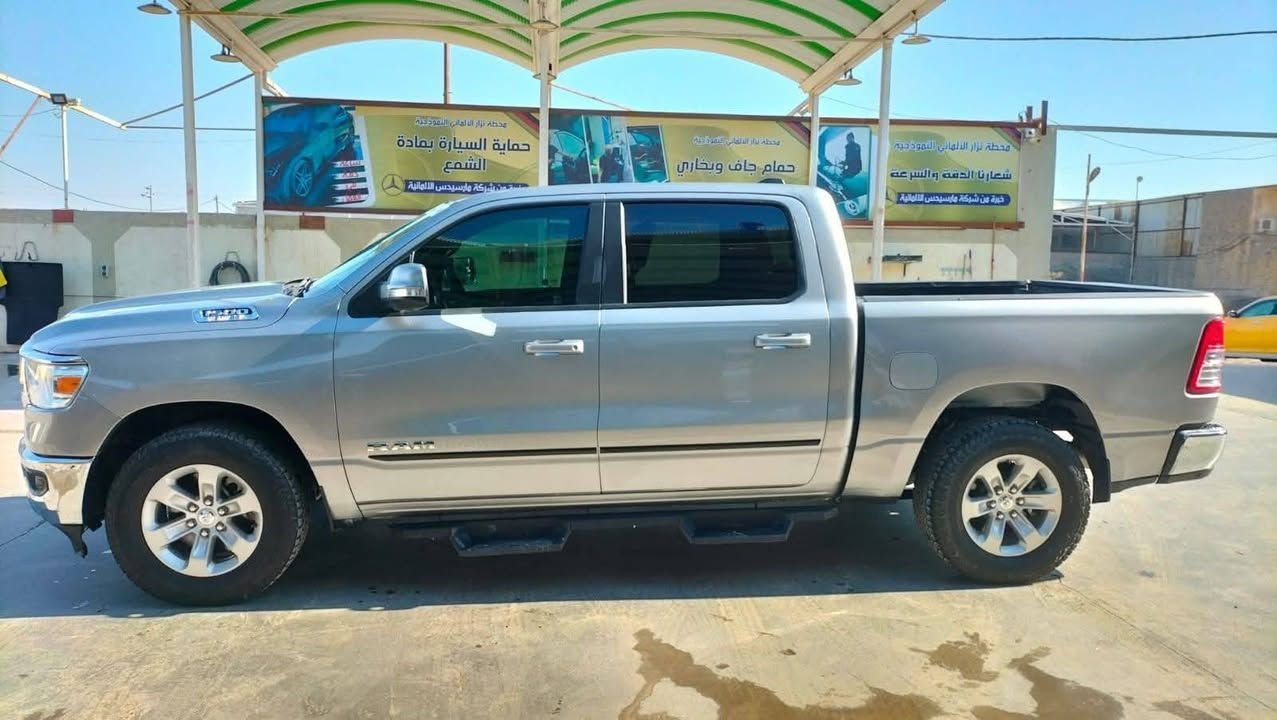 دوج رام بك هورن لونك ستار 2022.. بدون رقم  تترقم جميع المحافضات.. جدا نصيفه جاهزة كل نقص مابيها ماشية 40 ااف. حادثها خلفي.  بدون ايرباك. بس الحوض الخلفي مبدل جديد. وبيها كلير بجاملغ امامي.  حافات شاصي من ورا بيهن شوية تعديل.. 
السعر 210 وبي مجال
***********
