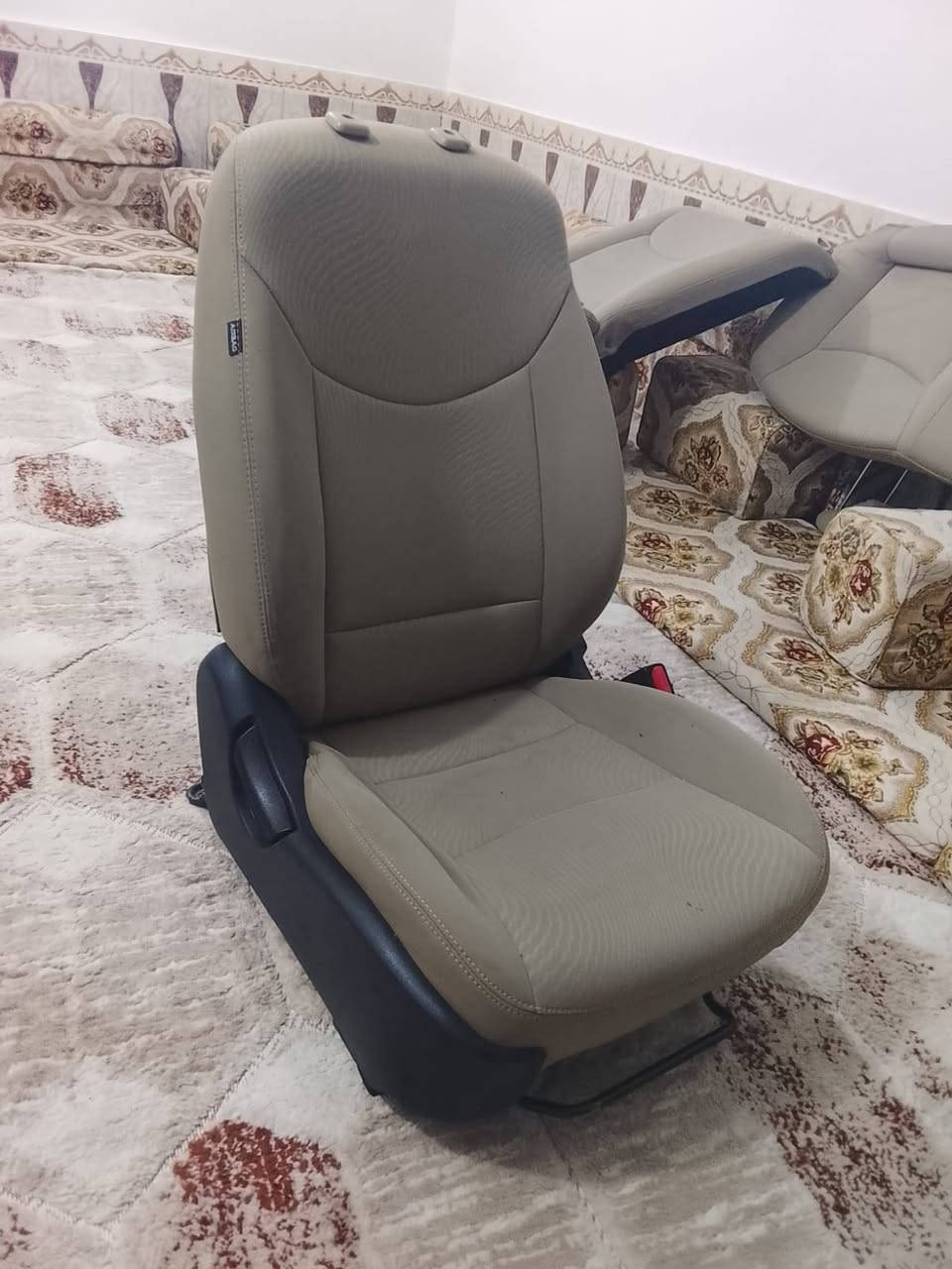 سلام عليكم
كشنات النترا  كارتون  لون عسلي. سعرهن 125 وبيها مجال رقمي ***********
