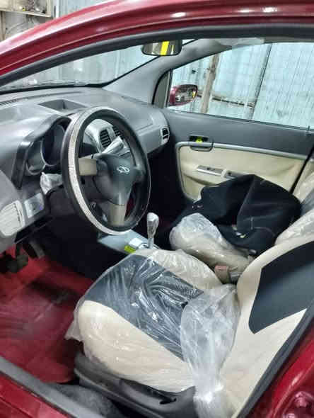 السلام عليكم 
للبيع شيري 2013 A1 
نضيفه بعدهه بحاله الوكاله بيهه بس بنيد مصبوغ لان جارد هواي 
باقي السياره كفاله محرك وكير مكفولات السياره على ايده من الوكاله لهسه 
تخم تاير جديد باتري جديد السياره نضيفه كلش وبلخير على الي ياخذهه 
السعر 40 وبيهه مجال 
***********
