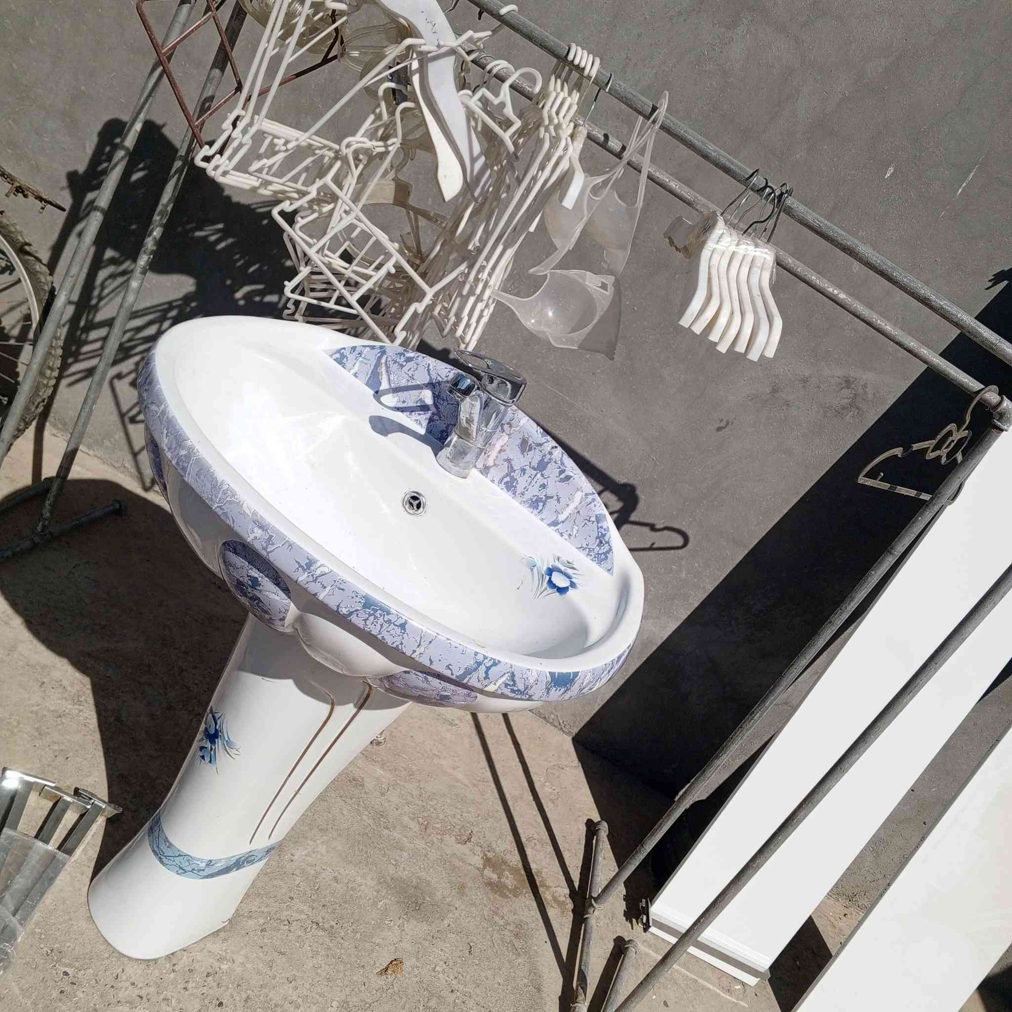 السلام عليكم يوجد اغراض لبيع مولده مع مغسله مع رفوف مع تعاليك لبيع العنوان بابل ***********
