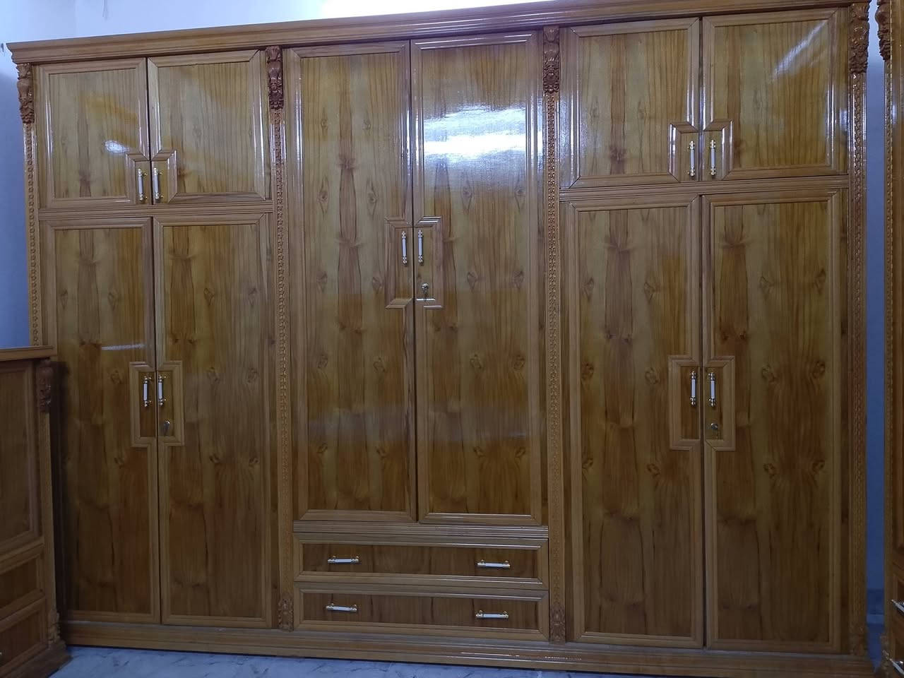 غرفة نوم جديدة غير مستخدمه خشب زان اصلي 
النوع صاج 5 ملم 
7 قطع 
قنصور + ملحق
سرير + 2 كامدينة 
جزامة أحذية + زاوية تحتوي على أبواب +مراية وميز تواليت 
ملاحظه غرفة نوم غير مستخدمه للتواصل ومعرفة التفاصيل خاص 
الموقع الموصل


**إذا كنت صاحب هذا الإعلان وتريد حذفه لأي سبب، رجاءا أرسل رسالة إلى الدعم الفني**