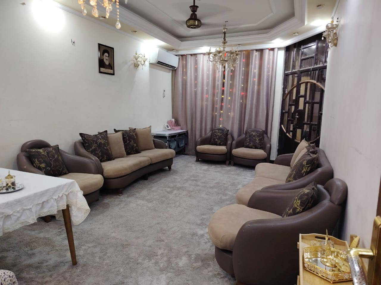 السلام عليكم عندي تخم ١٢ مقعد لسعر ٢٥٠  العنوان الرحمانيه يم جامع الرسول  الي يعجبه يتوصل ويانه عله هذا الرقم ***********
