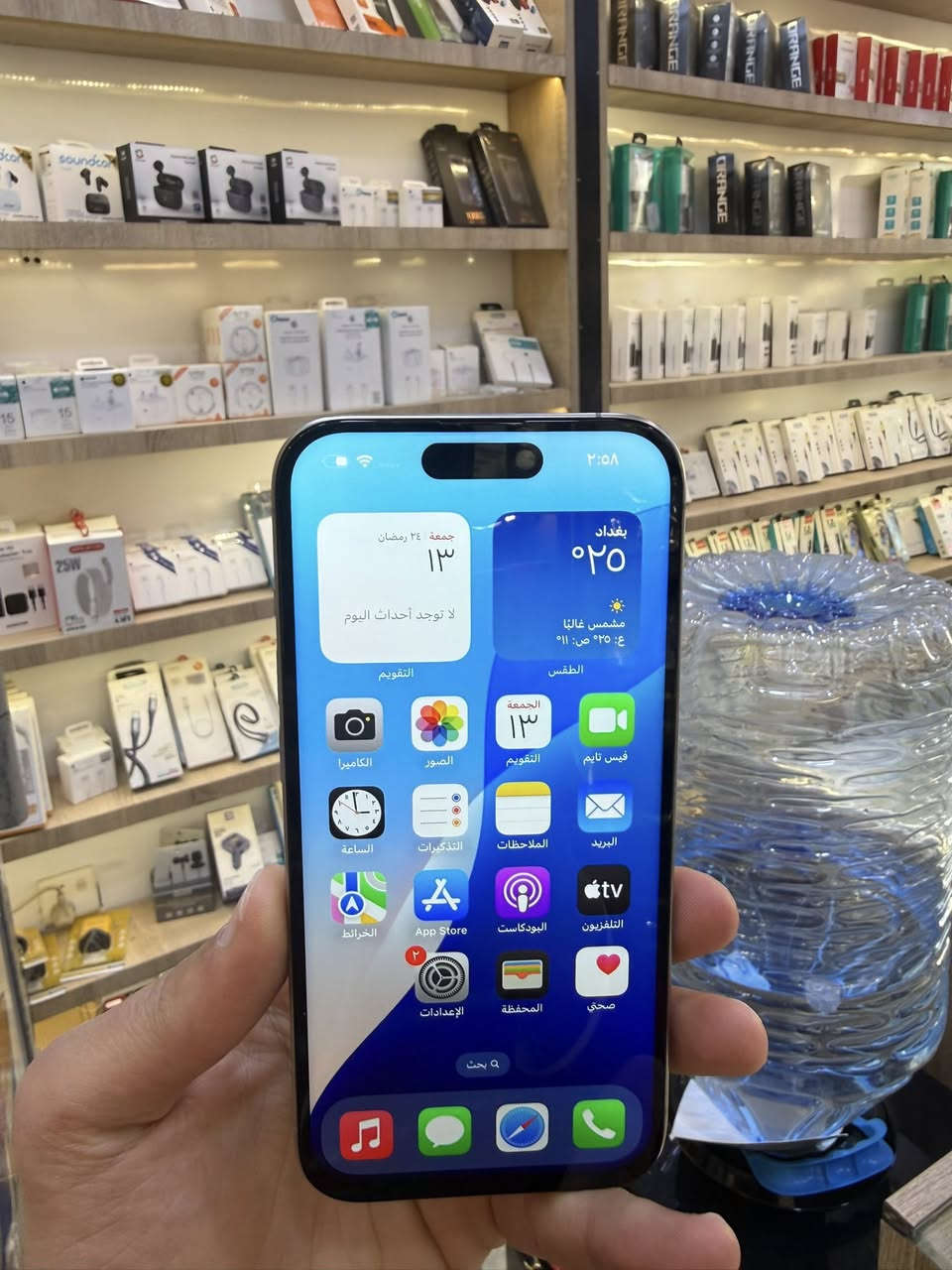 السلام عليكم حبايب 15 برو فقط برو فقط جهاز كلش نظيف باتري 85 مبدل شاشة وسط شغال وضمان الفحص عل شرط 
السعر 725 مجالة جداً بسيط عنواني بغداد سيدية 
***********
