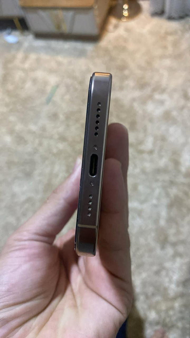 السلام عليكم 16 برو ماكس
ذاكرة 256
بطارية 99
دورات الشحن 130
دبل سيم Z/AA
نظافة 99‎%‎ 
بعدو تحت ضمان الشركة 
للاستفسار ***********
