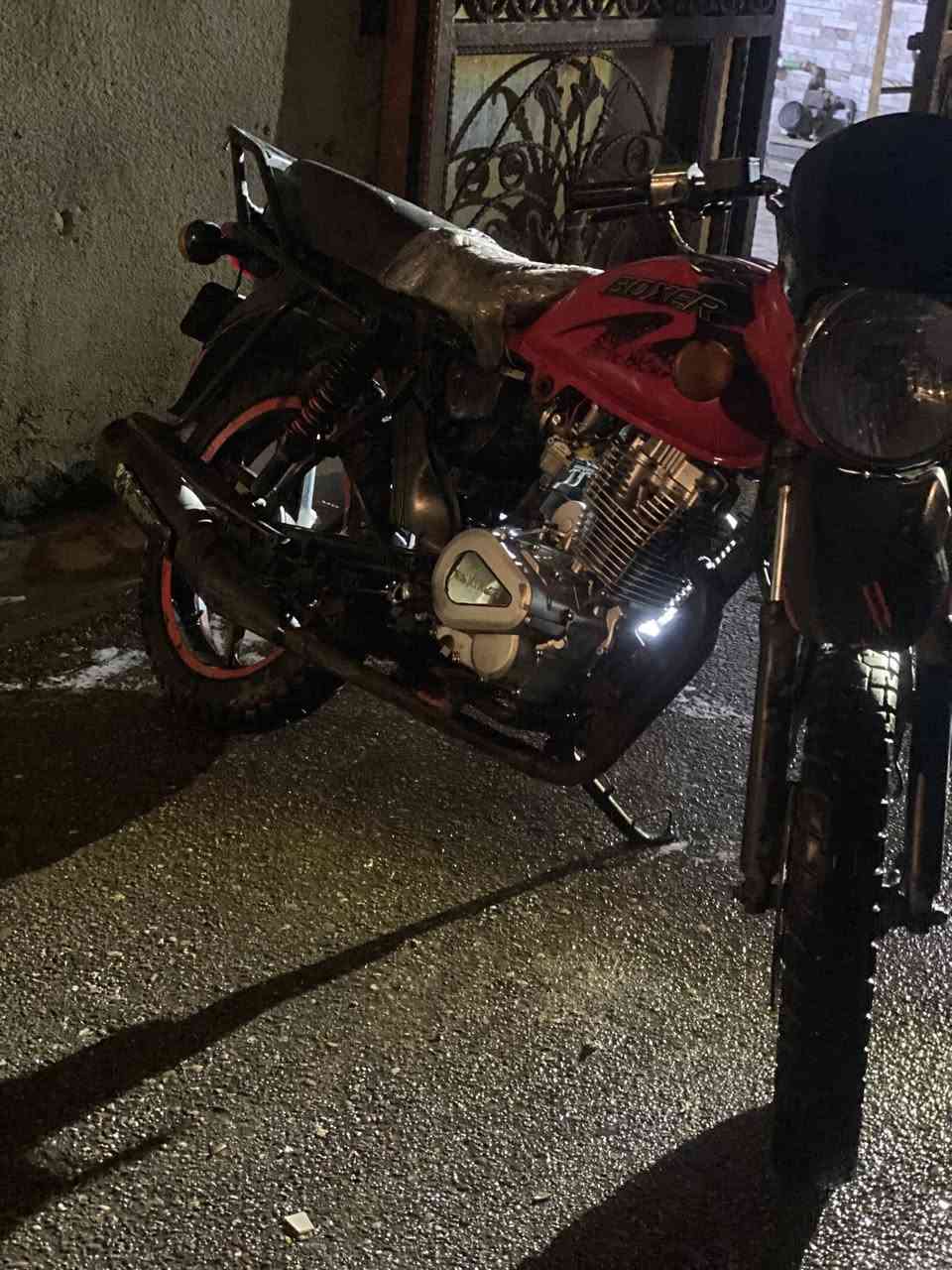 سلام عليكم دراجة بوكسر ادوات للبيع السعر٥٥٠ بيها مجال المكان خمسه ميل ***********
