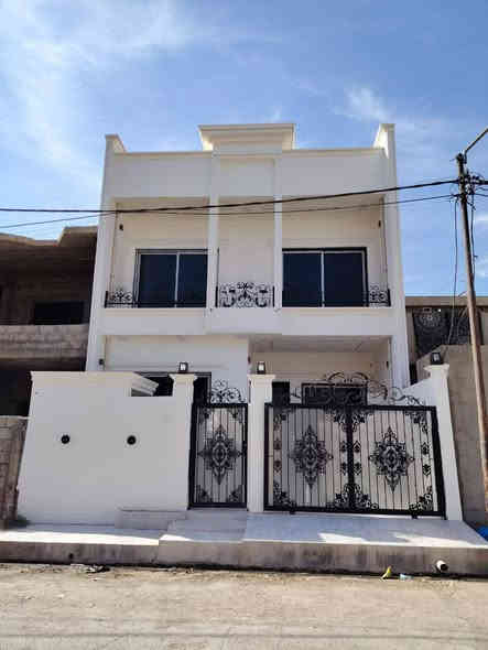 دار طابو للبيع بناء حديث VIP 

     (طابقين) 
الطابق الاول/ غرفة نوم عدد2 ومطبخ حار وبارد واستقبال وهول وصحيات داخليه وخارجيه وگراج
الطابق الثاني/ غرفة نوم عدد2 وهول وصحيات

🔸مواصفات الدار/ فول مواصفات تبريد مركزي واجهه من الطراز الحديث
---------------------------------------
المساحة (150)متر
الواجهة (7.5)متر
 :- كركوك منطقة ال55 قرب شارع المختار
#السعر (163) مليون مع مجال
:- (طابو ملك صرف)
للاستفسار اكثر الاتصال على الرقم *********** او المراسله ع الصفحه الوات ساب ***********
