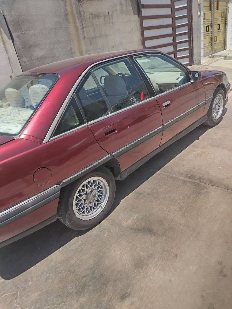 السلام عليكم اخوان مكلف بالنشر 
رقم صاحب السياره ‏‪***********‬‏
اوپل اوميكا 
موديل 1990 
كير محرك vvt
كير اوتماتيك
لاصرف لا بخار
تخم تاير جديد 
صدر امامي خلي جديد
باتري جديد
رقم سيلمانيه انگليزي 
شرط الوكاله والتحويل 
سنويه لل 2030
صبغ عام للجماليه بدون ضرر 
سياره جاهزه 
مكان السياره ديالى خانقين 
السعر 43 وبي مجال خناقين, ديالى
