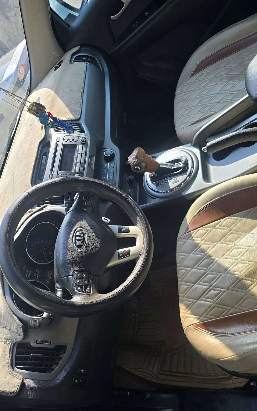 السلام عليكم سبورتج خليجي موديل 2016 بدون صبغ وتبديل محرك وكير كفاله ماشيه 135 الف  سياره نظيف بدون اي نقص
 سعرها 168 ورقه وبيها مجال ان شاء الله 
مواصفات المعروفه للسبورتج 
حساسات أمامي وخلفي 
مري شفط اشاير مري 
كامرا وتحكمات ستيرن 
 تخم تايرات جديد سبير وعده كامله
الرقم *********** واتساب
 مكاني المنصور
