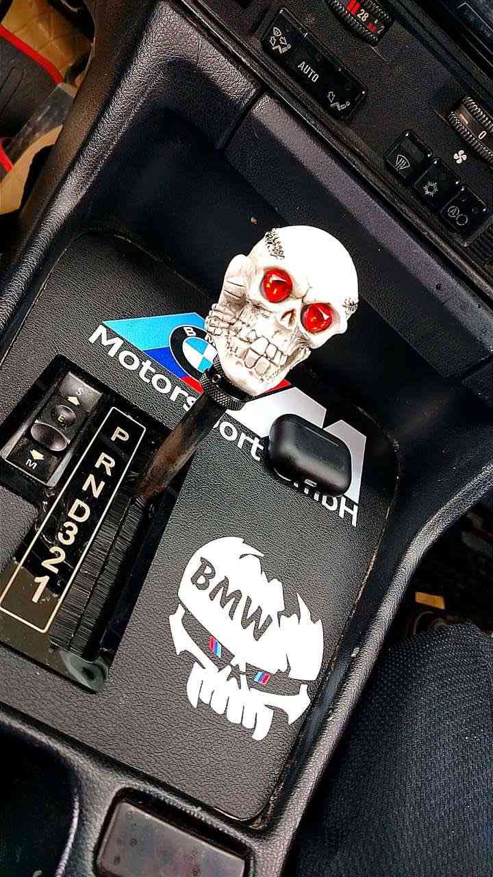 BMW / 1990 / 535i ( توماتيك )
بيم موديل 1990 گير توماتيك فه ل 
گير مكينه بشه رتن بئ عيبن
سيارة كامل جوانكاري يه مصرف تيدا نينه
سينكو بشت جديدن يعني بئ مصفره سيارة 

سعر 48 $ ورقه و مجال 
٨٠٠ $ دولار غرامه لسه رن 

جهي سياري : دهوك
رقم تله فون : 0750.870.75.79
