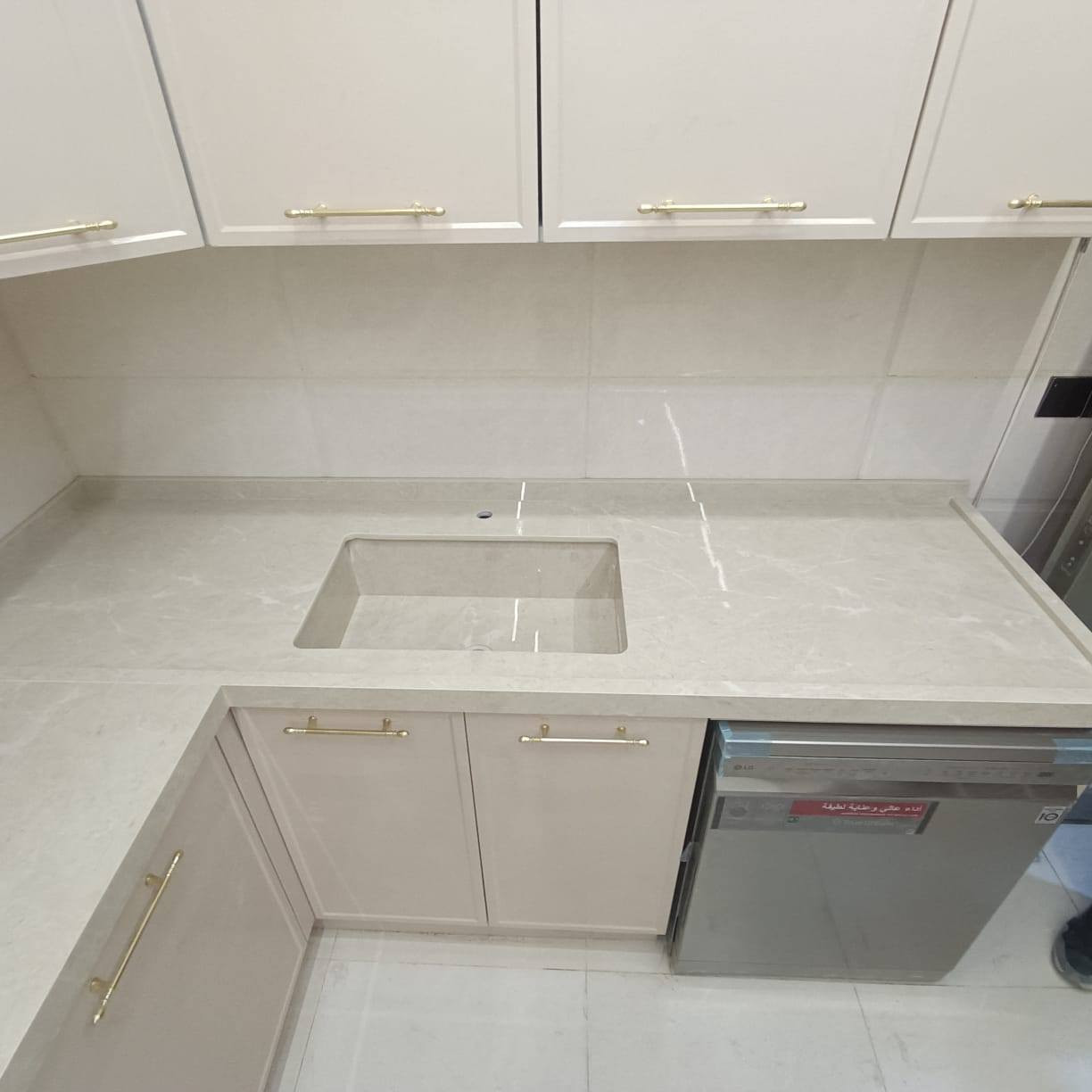 تشكيله من المطابخ البورسلان وأشكاله المتميزه بأنواع المردات المتميزه
كل ده هتلاقيه معا معمل الكوثر
للاستفار رقم الجوال ***********
