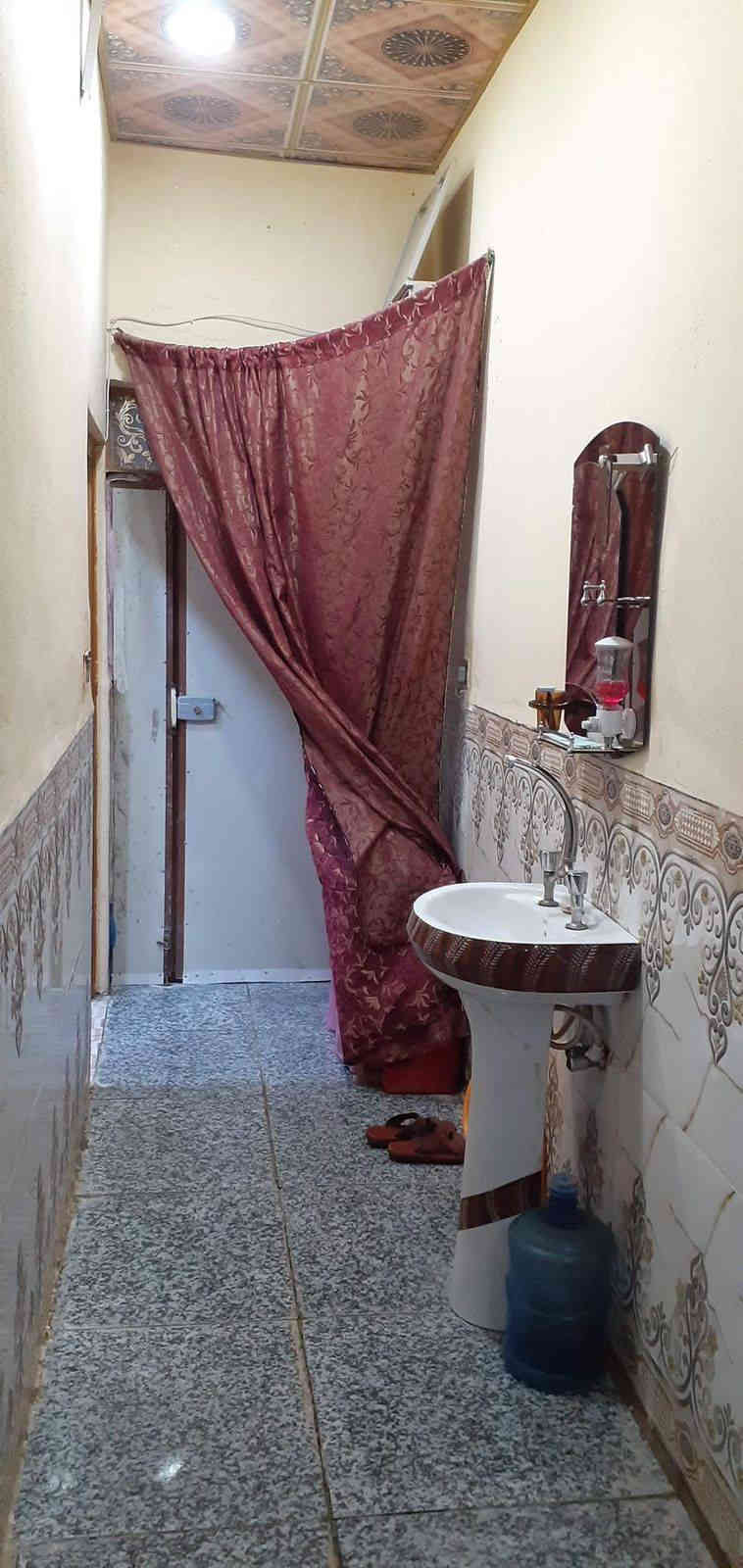 دار طابقين ٦٠ متر قرب جامع الرضا بشارع حنون الجديده الرابعه بناء جديد مثل ما موضح بالصور عكاده استقبال و٣ غرف وصحيات ومطبخ مفتوح على الصاله السعر ١١٠ وبي مجال للتواصل *********** /*********** مكتب ابو سيف الجبوري للوساطة العقارية
