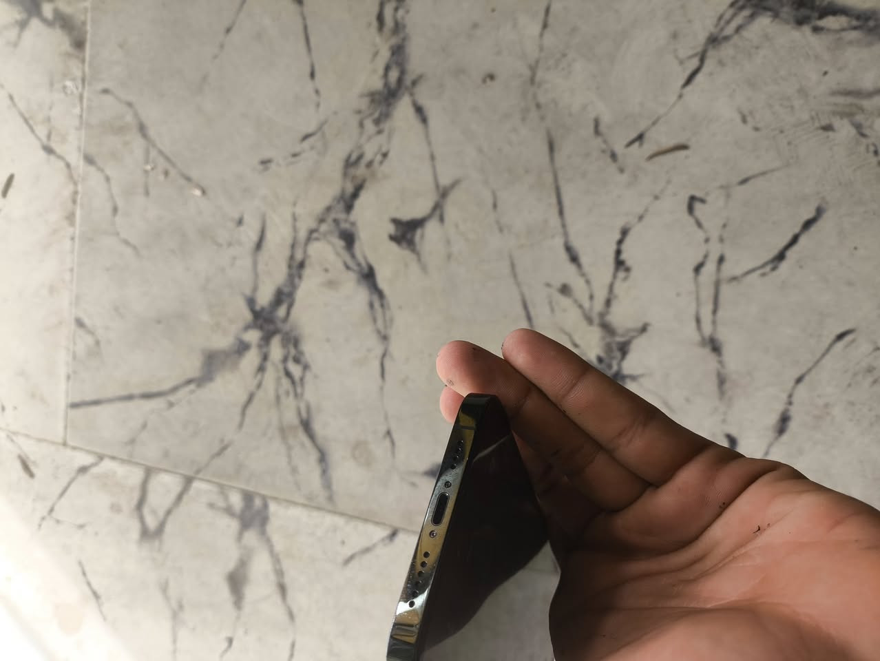 ايفون 12 pro max للبيع 
مبدل شاشه وبطاريه 
السعر 325 الف 
جهاز نضيف وشوفة عينك
رقم واتساب +اتصال للاستفسار 
***********
غير متواجد علفيس
