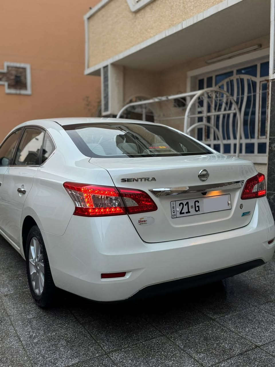 السلام عليكم 
نيسان سنترا ٢٠١٦ رقم سليمانيه بسمي شخصيا تحويل فقط ماسوي وكاله وارد خليجي سعودي السياره يعني ياباني براسه لاتقارنها لابلصيني ولابلوارد امريكي مكفوله كفاله عامه من الصبغ والضربه فقط بيها صخات بسيطه موضحهن بلصور بلبنيد او جاملغ خلفي اوسونارها موجود ويه الصور يم المندلاوي ماشيه ٧٧ الف حقيقي سبيرها اوغراضها اوعدتها بعدهن على وضع الشركه مامفتوحات ولاشايفهن تبريد مجمده بعز الصيف خلفي امامي شاشه اندرويد كامره مري كهرباء باتري جديد تخم تاير جديد اصلي مو صيني محرك اوكير كفاله صدرها يرادله ملاحضات بسيطه شمعه + قاعده مال دبل والخلفي بوش هوزن فقط بس طستها تخبل ناعمه مجال ماعندي اصلحهن مكاني بغداد الشعب سعرها ١٢٥ بيها مجال للشراي والناس الطيبه رقمي ***********
