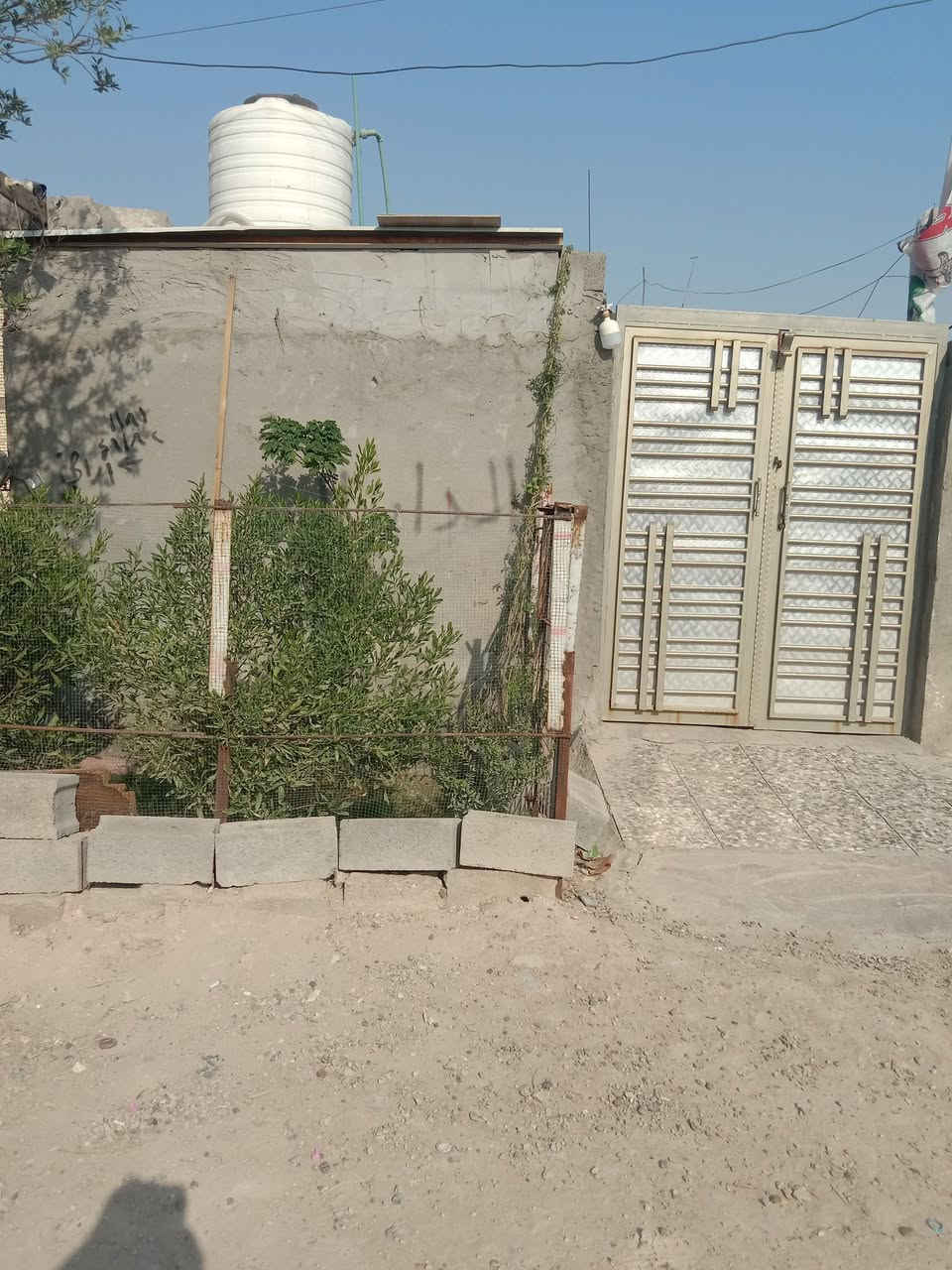 سلام عليكم بيت زراعي حي البتول قرب حسينيه حجي راضي   مساحه ١٢٥م، السعر ٣٢ بي مجال بصيط ***********
