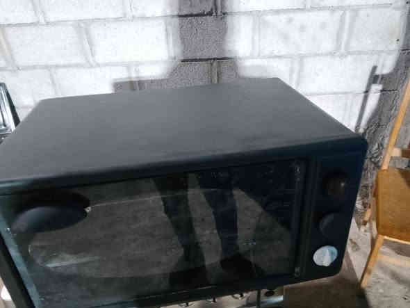 اوفن للبيع شغال كامل 
السعر 15 الف 
يارمجه الشـــرقيه الاولى 
***********
***********
