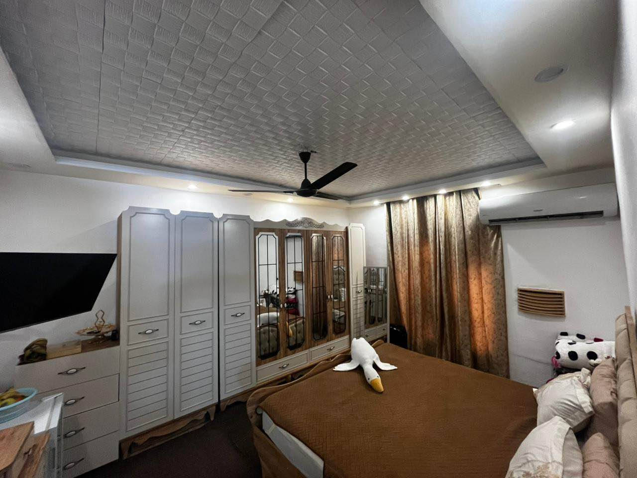 دار للبيع مساحة 144متر  مسلح يحتوي على 5 غرف نوم واستقبال معزول ومطبخ وهول مع ملحقات كاملة المكان قطاع 55 خلف تجارة المواد الغذائية قريب جداً عن شارع خدمي الحبيبية ( خدمي الوحيلات) للاستفسار *********** بغداد, العراق
