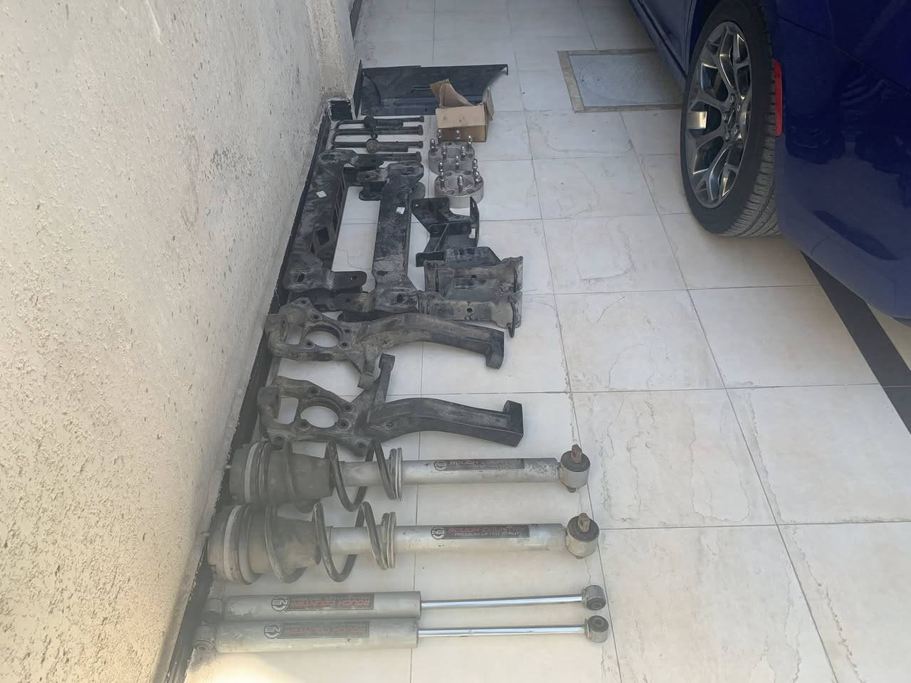 ترفيع ٨ انج مثل ما واضح رف كانتري 
يكعد للسيرا والسلفرادو مديل ٢٠ فما فوق 
مستخدم بحاله جيده جدا نظافته ٩٠٪؜ 
السعر مناسب جدا 
للتواصل ***********
