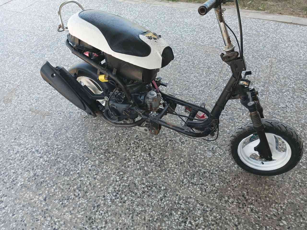 ماكس بوليس مكينه مامفتوحه شيال وكلجات ودبل رياضي عوزها كفرات السعر 250 وبيها مجال ***********
