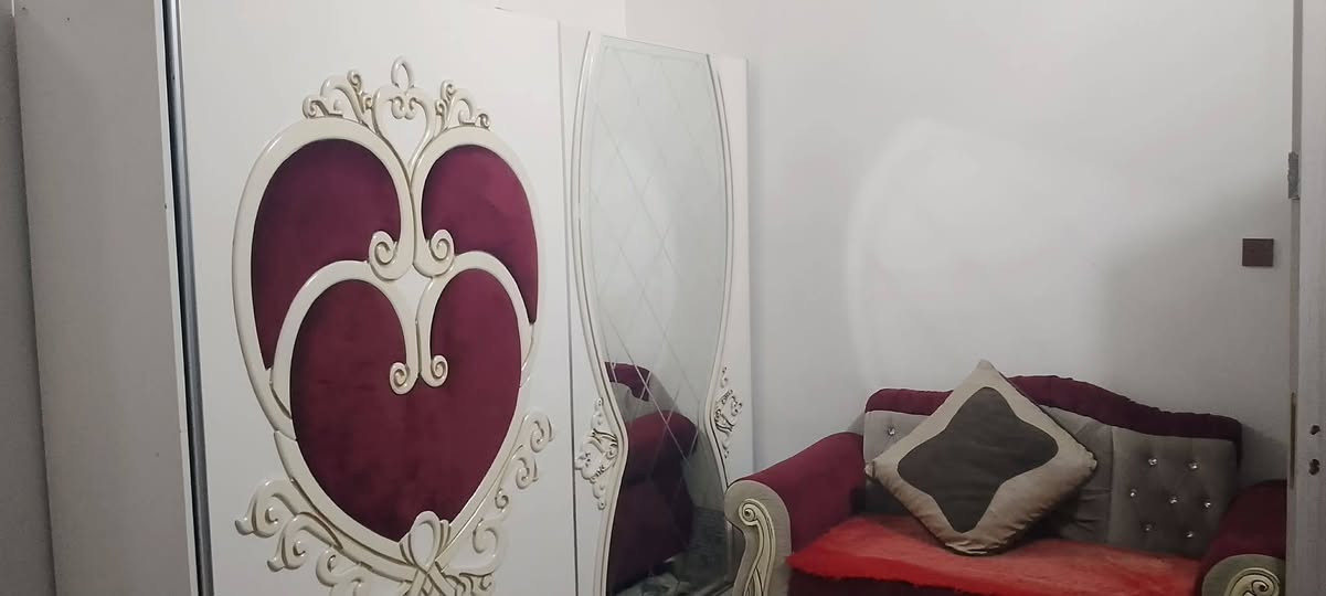 السلام عليكم 
للبيع غرفه النوم مستعمله ونضيفه 
بيها عشر قطع 
وسعرها 500الف بيها مجال 
والتواصل على رقم الهاتف 
‏‪***********‬‏
انا مكفله بالنشر
